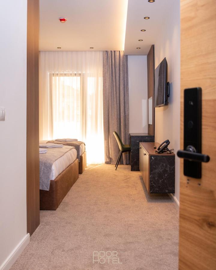 Ador Hotel North Mitrovica מראה חיצוני תמונה