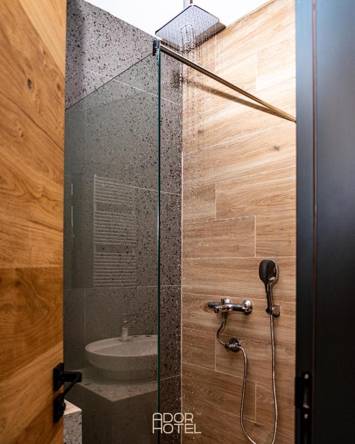 Ador Hotel North Mitrovica מראה חיצוני תמונה